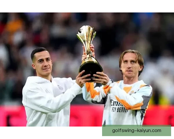 范戴克青训故事解读，展现其职业生涯早期成长与坚韧不拔的奋斗精神。