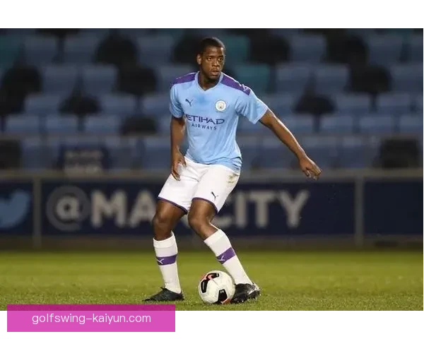 英超球员转会动态持续升温，引发各方关注与讨论