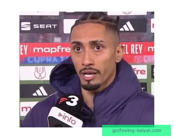 拉菲尼亚本赛季展现稳定领导力，场上表现稳健备受期待